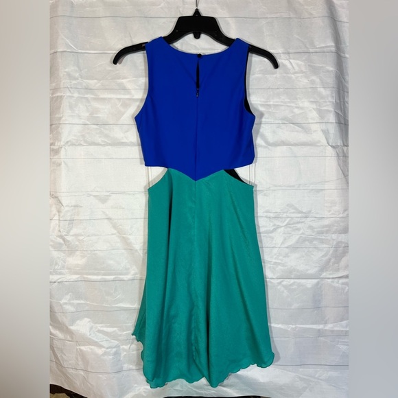 Donna Mizani Colorblock Cut Out Dress Blue - Picture 4 of 10